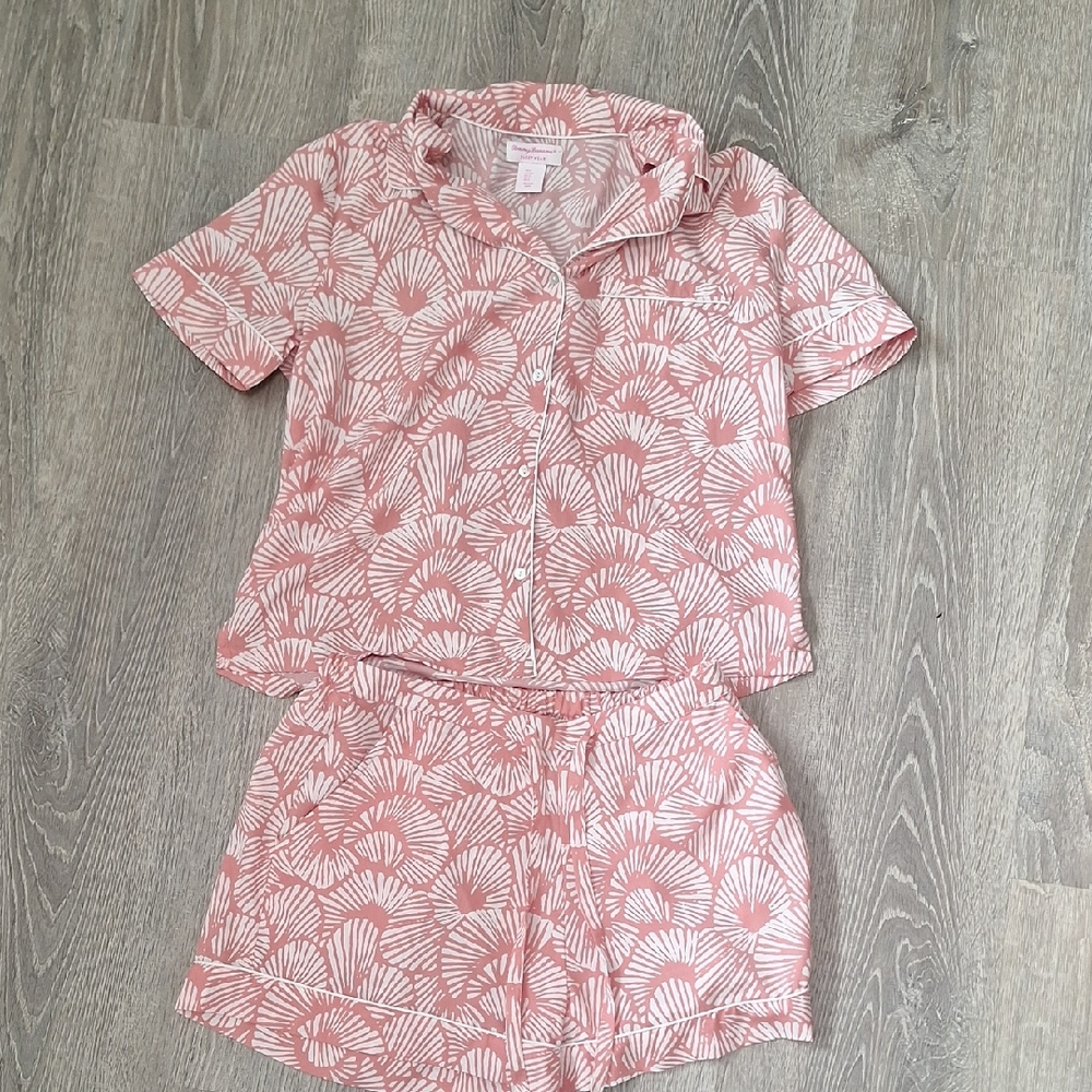 Tommy Bahama Pink & White Pajama Set – Like New – Size S/M